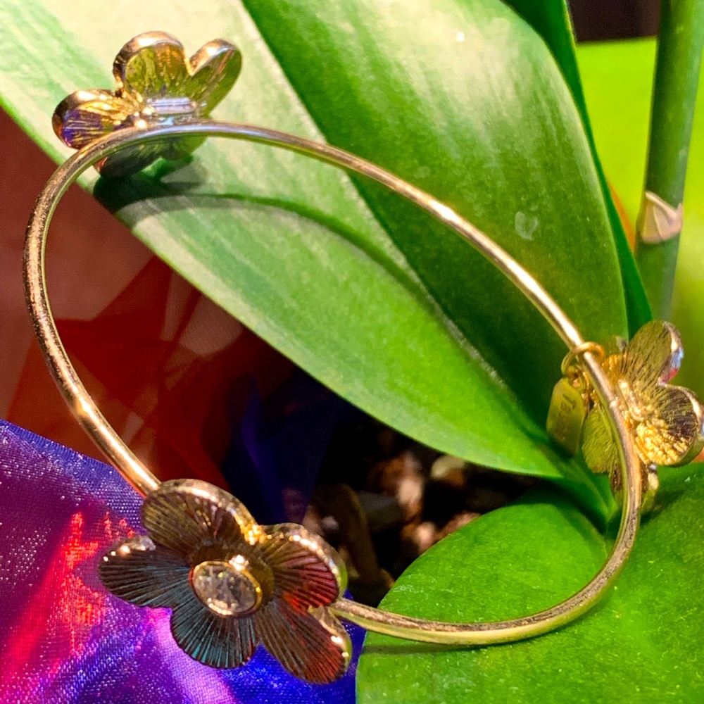 Gold Tone Tasha Floral Bracelet